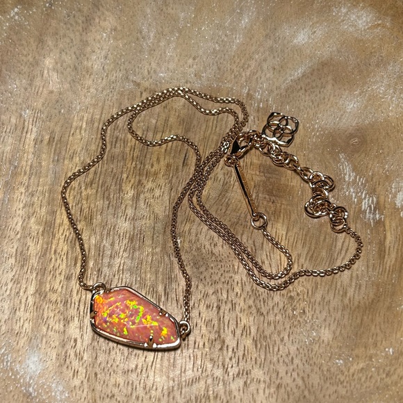 Kendra Scott Cami Necklace in Rose Gold & Coral Kyocera Opal - Picture 10 of 16